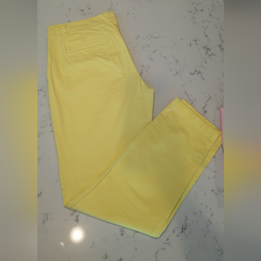 GAP Classic Khakis, Size 8